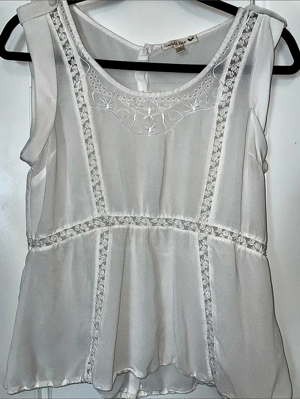Double Zero Embroidered White Blouse Size Large Like New